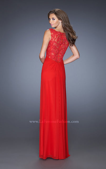 Picture of: V-neck Dress with Twisted Ruched Knot and Cut Outs in Red, Style: 20142, Detail Picture 1