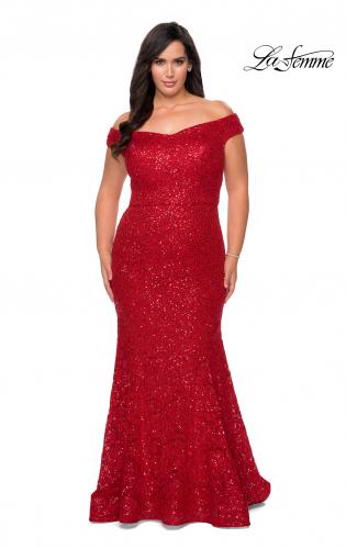 Picture of: Off the Shoulder Lace Plus Dress with Defined Waist in Red, Style: 28883, Detail Picture 2
