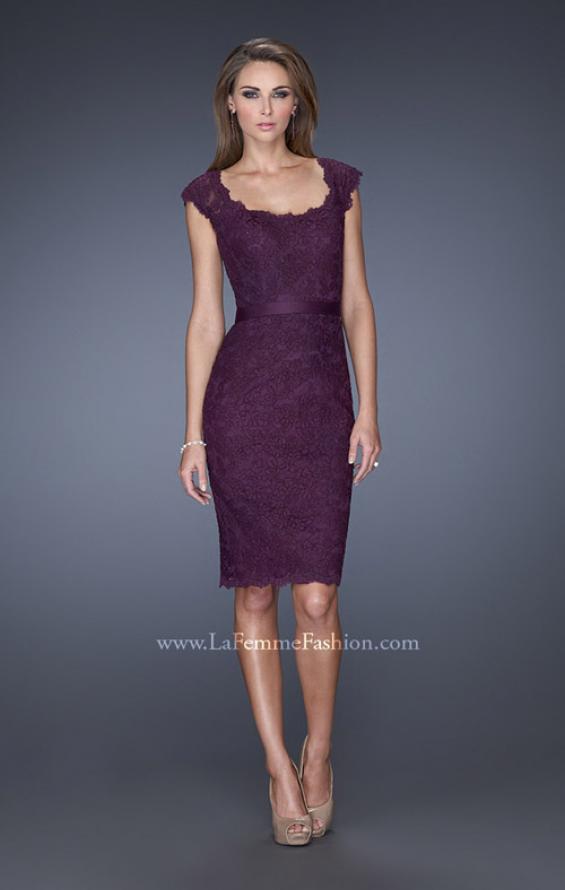 Picture of: Lace Dress with Cap Sleeves and a Thin Belt in Purple, Style: 20481, Detail Picture 3