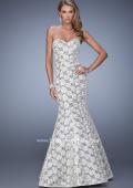 Picture of: Modern Lace Mermaid Dress with Sweetheart Neckline in White, Style: 21537, Detail Picture 1