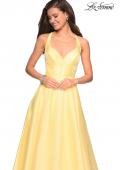 Picture of: Empire Waist Long Dress with Full Skirt and Pockets in Yellow, Style: 27504, Detail Picture 2